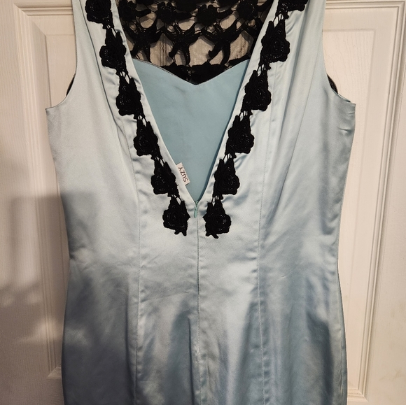 Dress - Picture 3 of 6